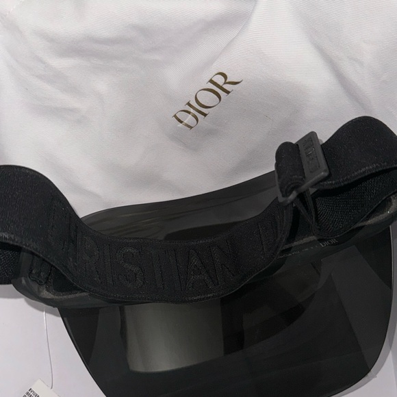 Dior Club V1U sun visor, new with box and dust bag. No scratches - Picture 2 of 2